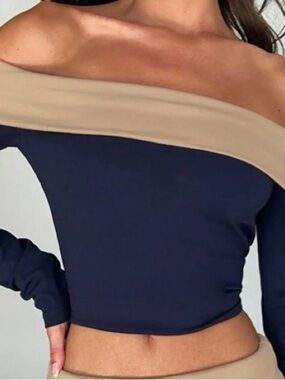 Tiger Mist Off-Shoulder Colorblock Crop Top in Navy and Beige